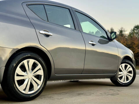 2019 Nissan Versa SV