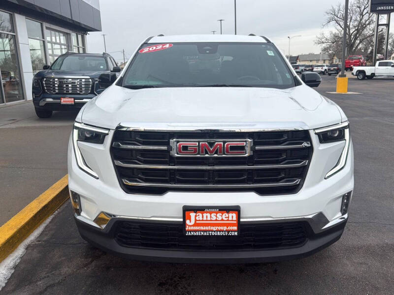 2024 GMC Acadia Elevation