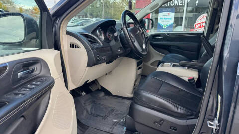 2013 Chrysler Town and Country Touring-L