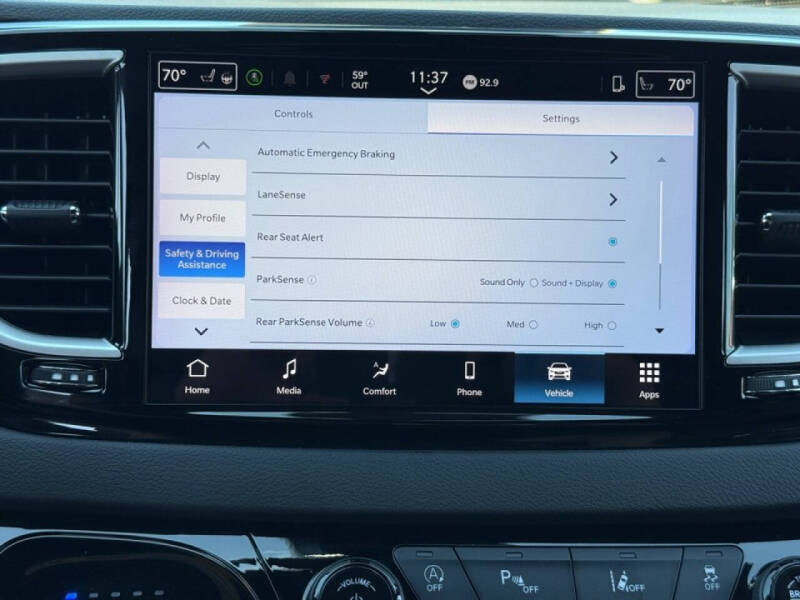 2025 Chrysler Pacifica Select