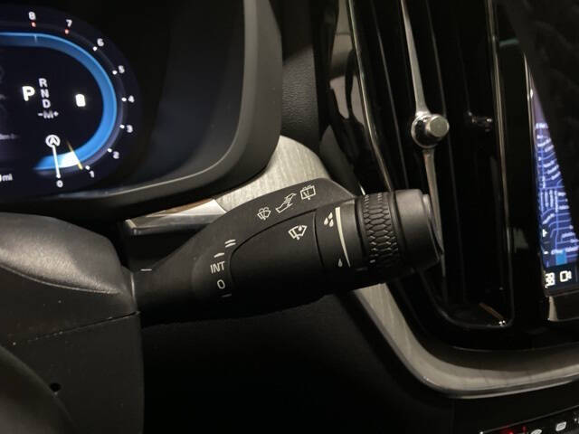 2025 Volvo XC60 B5 Plus Dark Theme