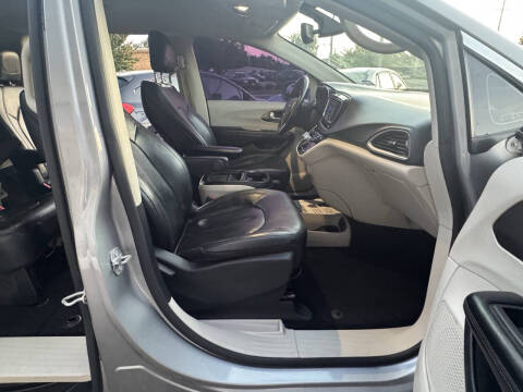 2020 Chrysler Pacifica Touring L