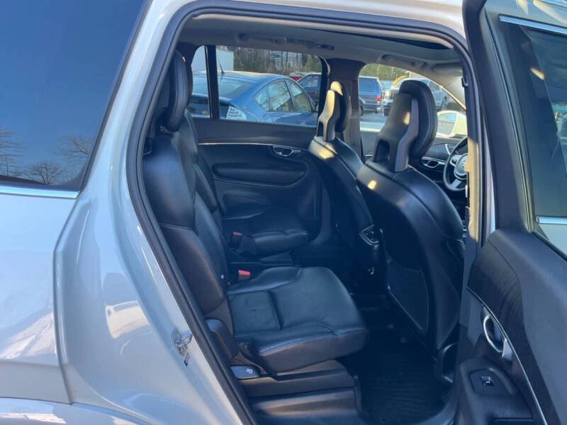 2020 Volvo XC90 T6 Momentum 6-Passenger