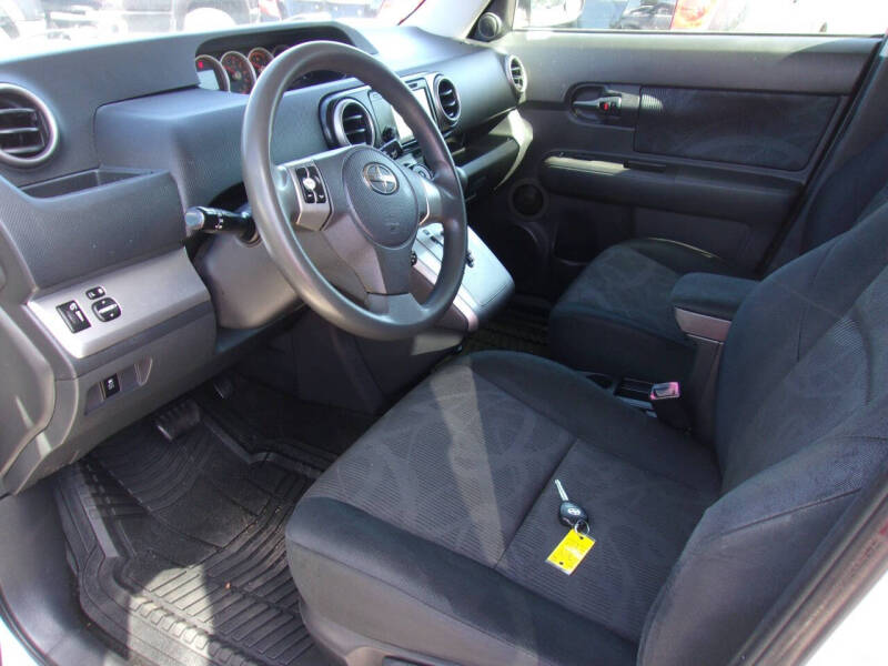 2012 Scion xB Base photo 7