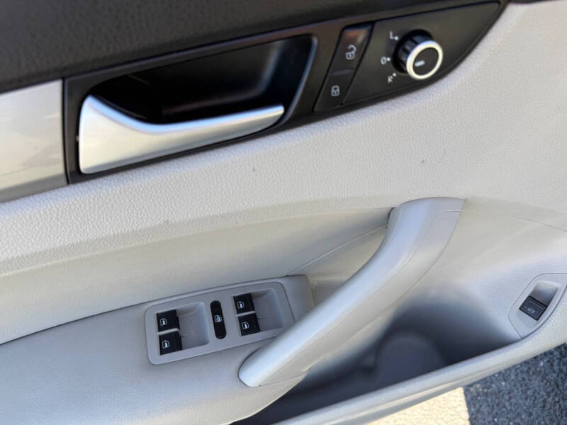 2015 Volkswagen Passat 1.8T Limited Edition