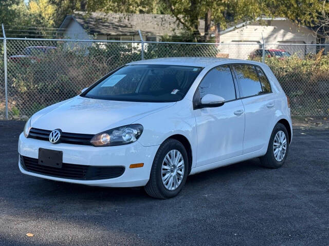 2014 Volkswagen Golf Base's photo