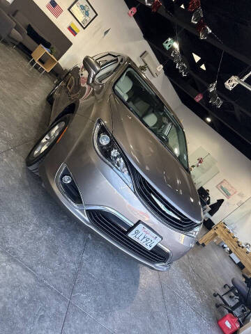 2018 Chrysler Pacifica Hybrid Touring Plus