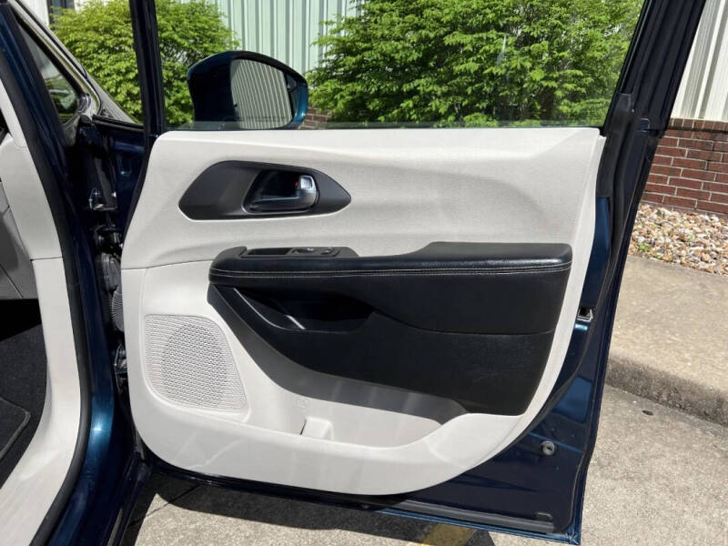 2022 Chrysler Pacifica Touring L