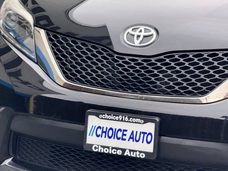 2017 Toyota Sienna SE 8-Passenger