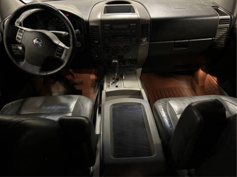 2004 Nissan Titan LE