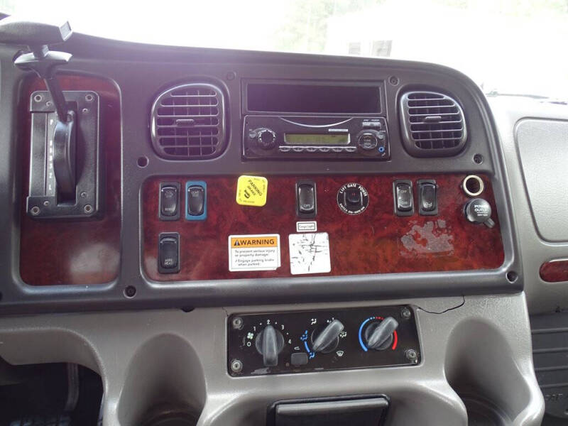 2014 Freightliner M2 106