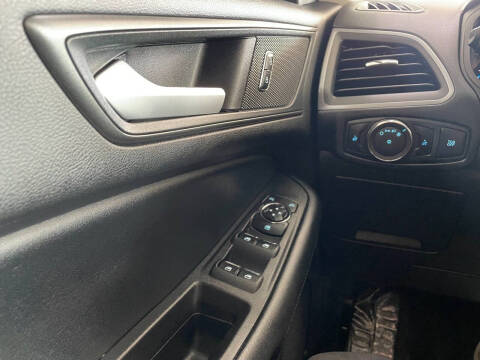 2020 Ford Edge SE