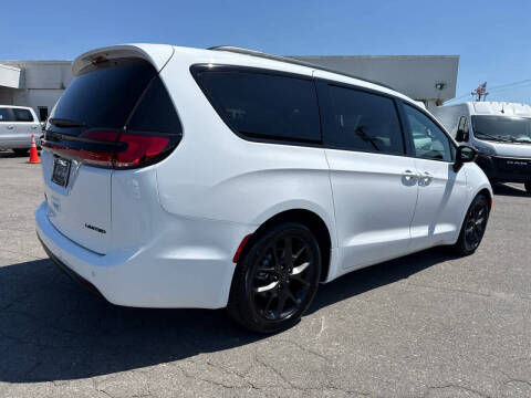 2027 Chrysler Pacifica Limited