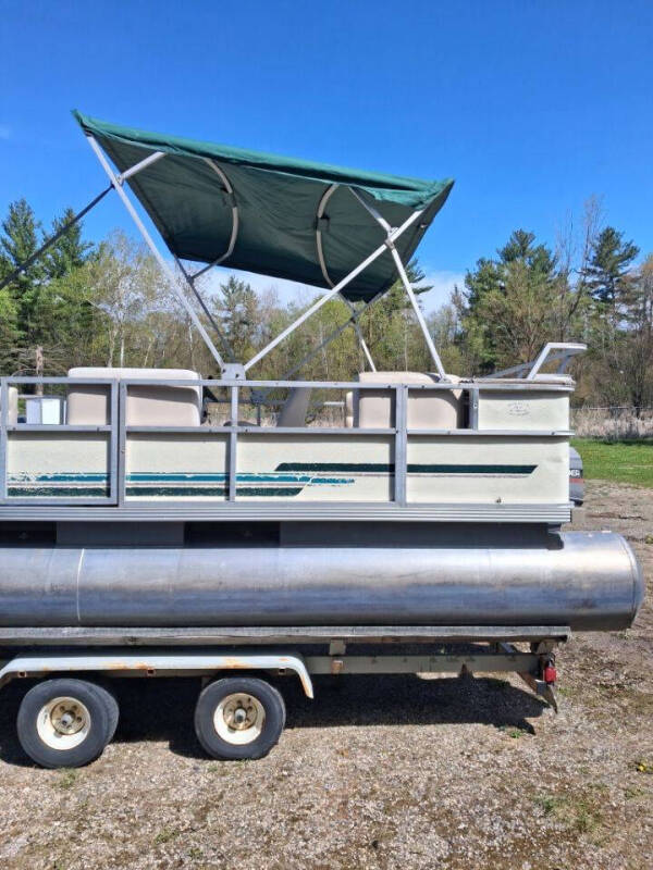 1998 Crest Pontoon 22FT PONTOON