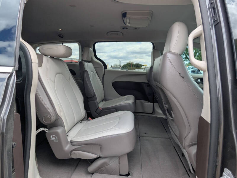 2017 Chrysler Pacifica Touring-L