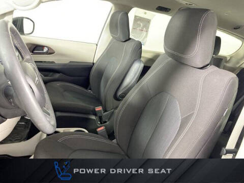 2024 Chrysler Voyager LX