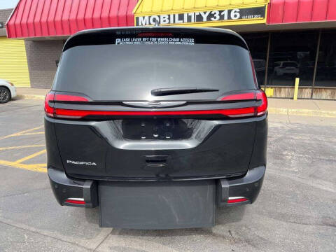 2024 Chrysler Pacifica Touring