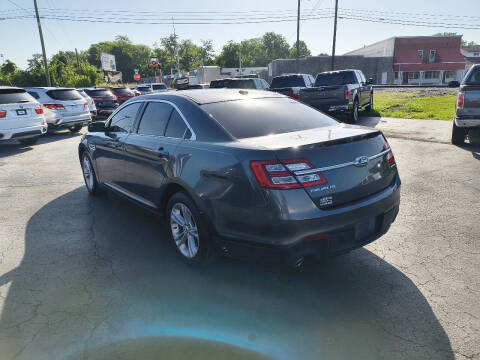2018 Ford Taurus SE