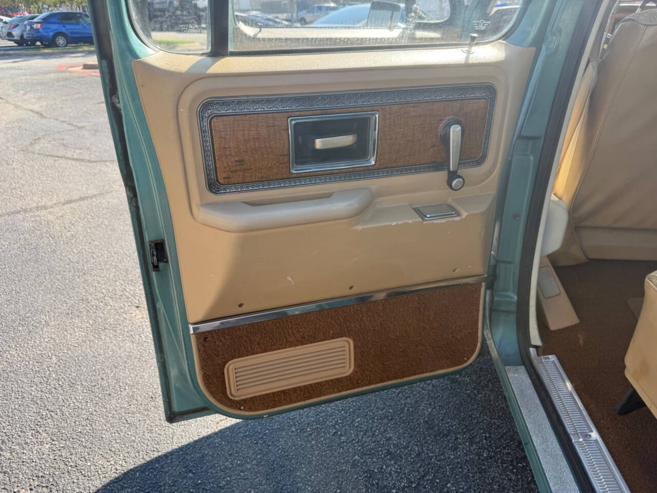 1977 Chevrolet Suburban 34