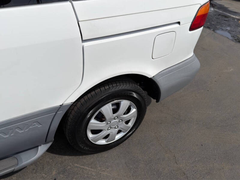 2000 Toyota Sienna LE