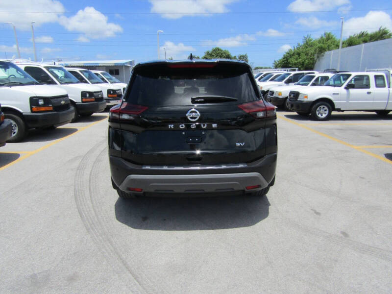 2021 Nissan Rogue SV photo 8