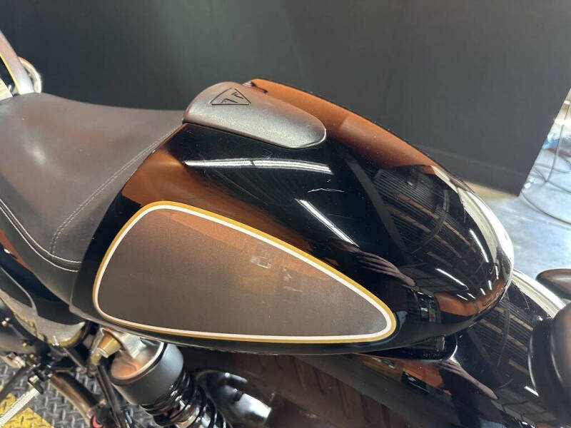2017 Triumph Street Cup Jet Black/Silver Ic