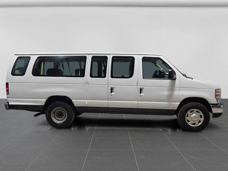 2011 Ford E-Series E-350 SD XLT