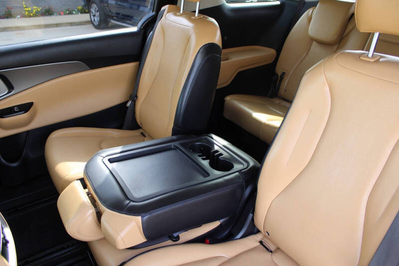 2023 Kia Carnival LX