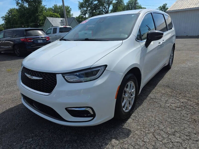 2025 Chrysler Pacifica Select