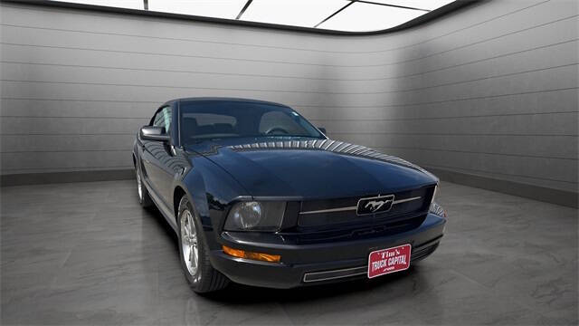 2005 Ford Mustang Deluxe's photo