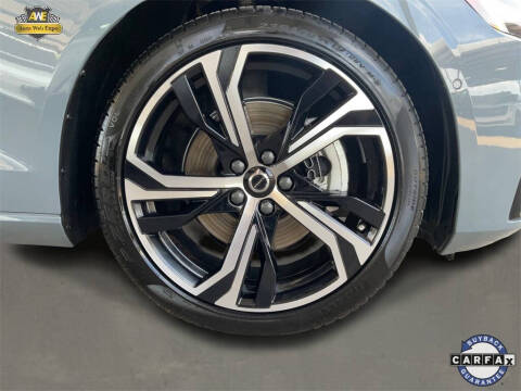 2024 Volvo S60 B5 Plus Dark Theme