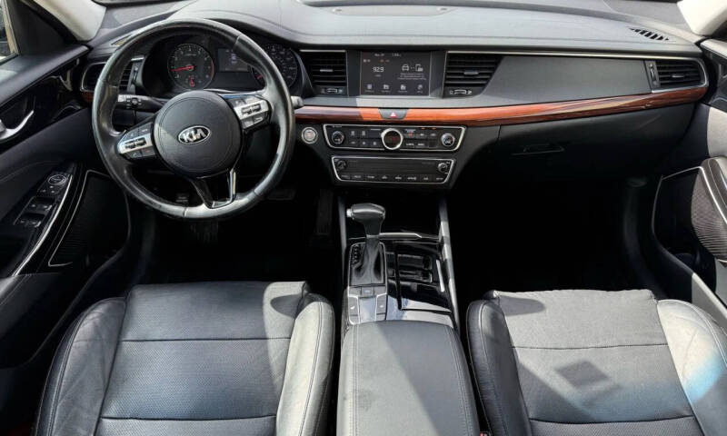 2017 Kia Cadenza Premium