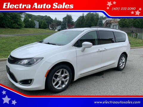 2017 Chrysler Pacifica for sale at Electra Auto Sales in Johnston RI