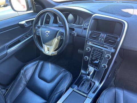 2016 Volvo XC60 T6 Drive-E R-Design Platinum