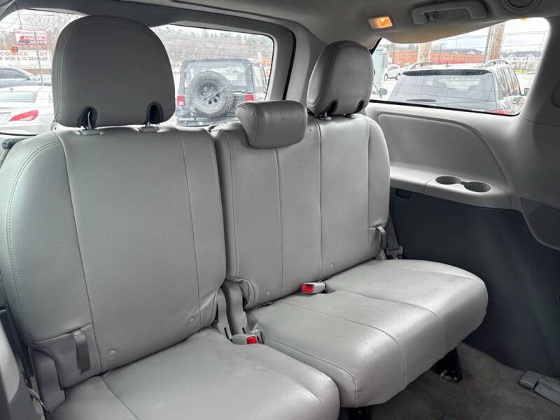 2015 Toyota Sienna L 7-Passenger