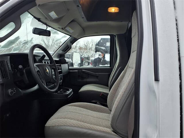 2025 Chevrolet Express 3500