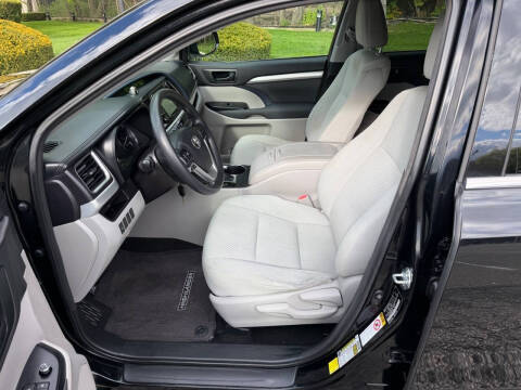 2016 Toyota Highlander LE