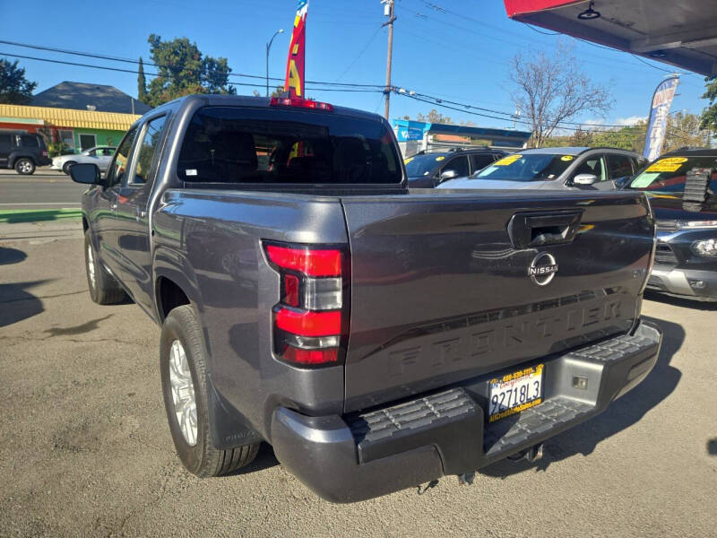 2022 Nissan Frontier SV