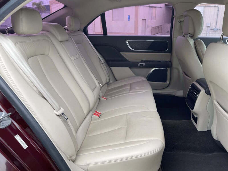 2017 Lincoln Continental Select