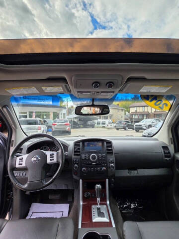 2012 Nissan Pathfinder LE