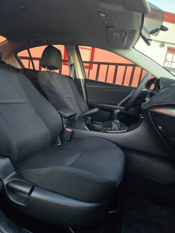 2013 Mazda MAZDA3 i SV