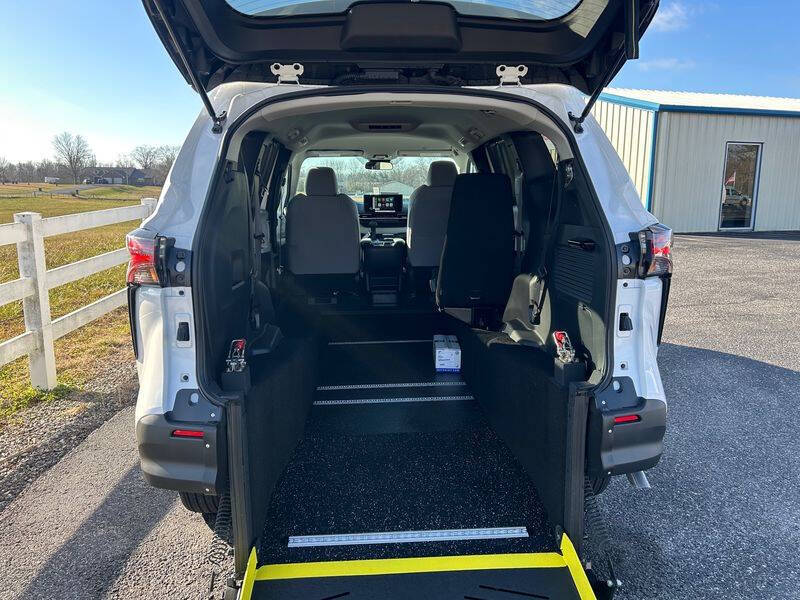 2025 Toyota Sienna LE 8-Passenger