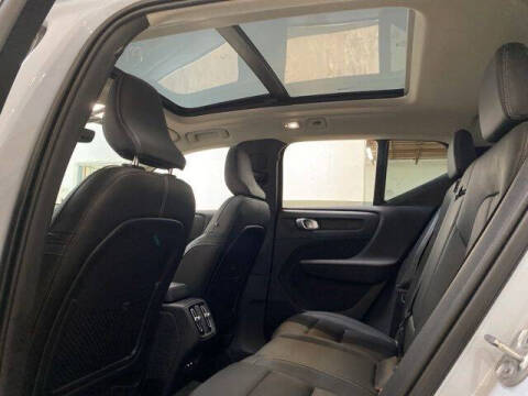 2025 Volvo XC40 B5 Core Bright Theme