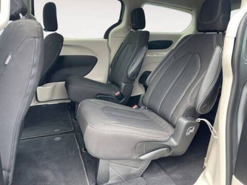 2021 Chrysler Voyager LX