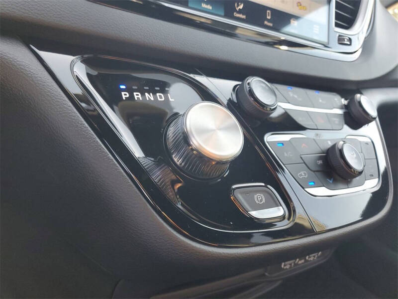 2025 Chrysler Voyager LX