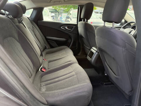 2015 Chrysler 200 LX