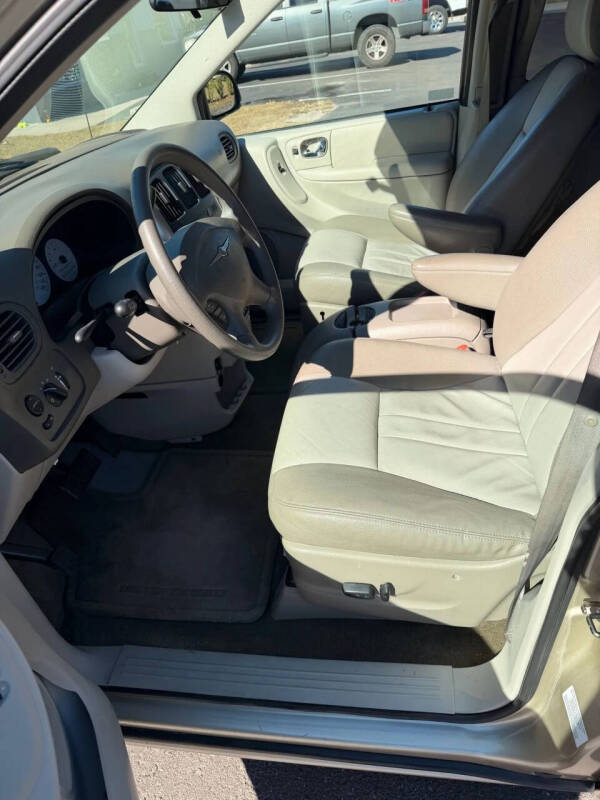 2005 Chrysler Town and Country