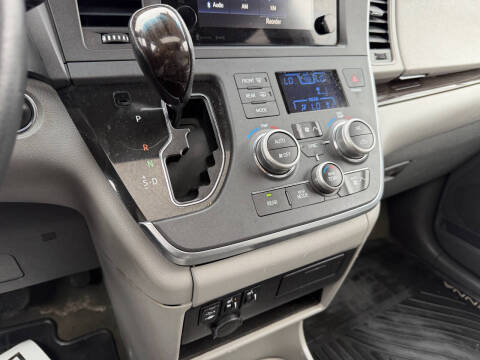 2016 Toyota Sienna XLE Premium 7-Passenger