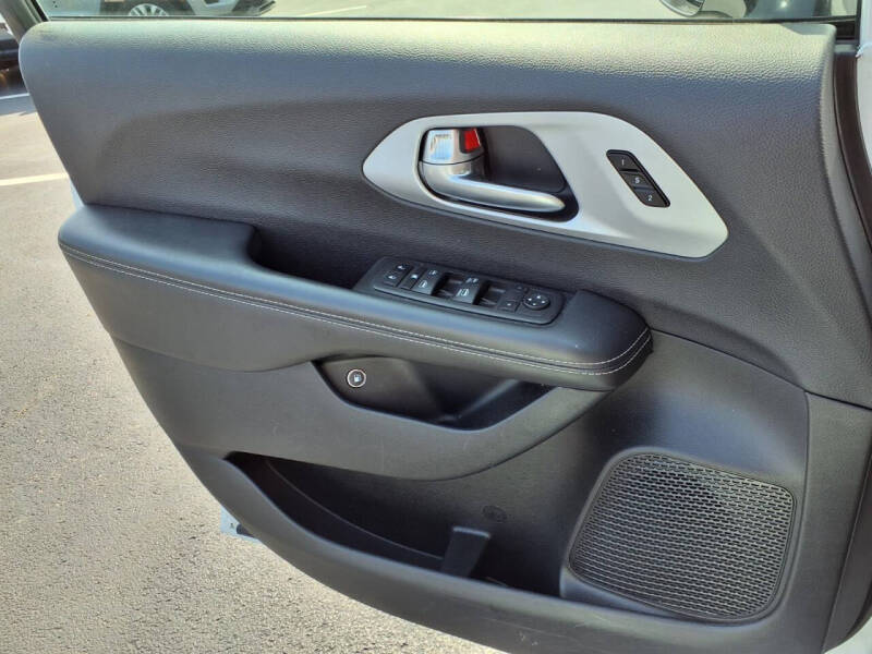 2024 Chrysler Pacifica Plug-In Hybrid Select