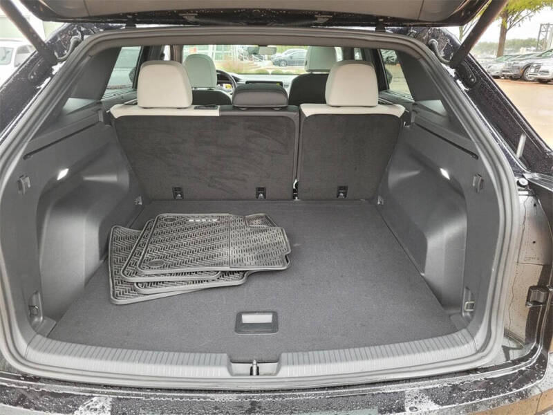 2025 Volkswagen Atlas Cross Sport SEL Premium R-Line 4Motion